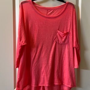 CK Performance shirt. Coral color. Oversized 3/4 sleeve